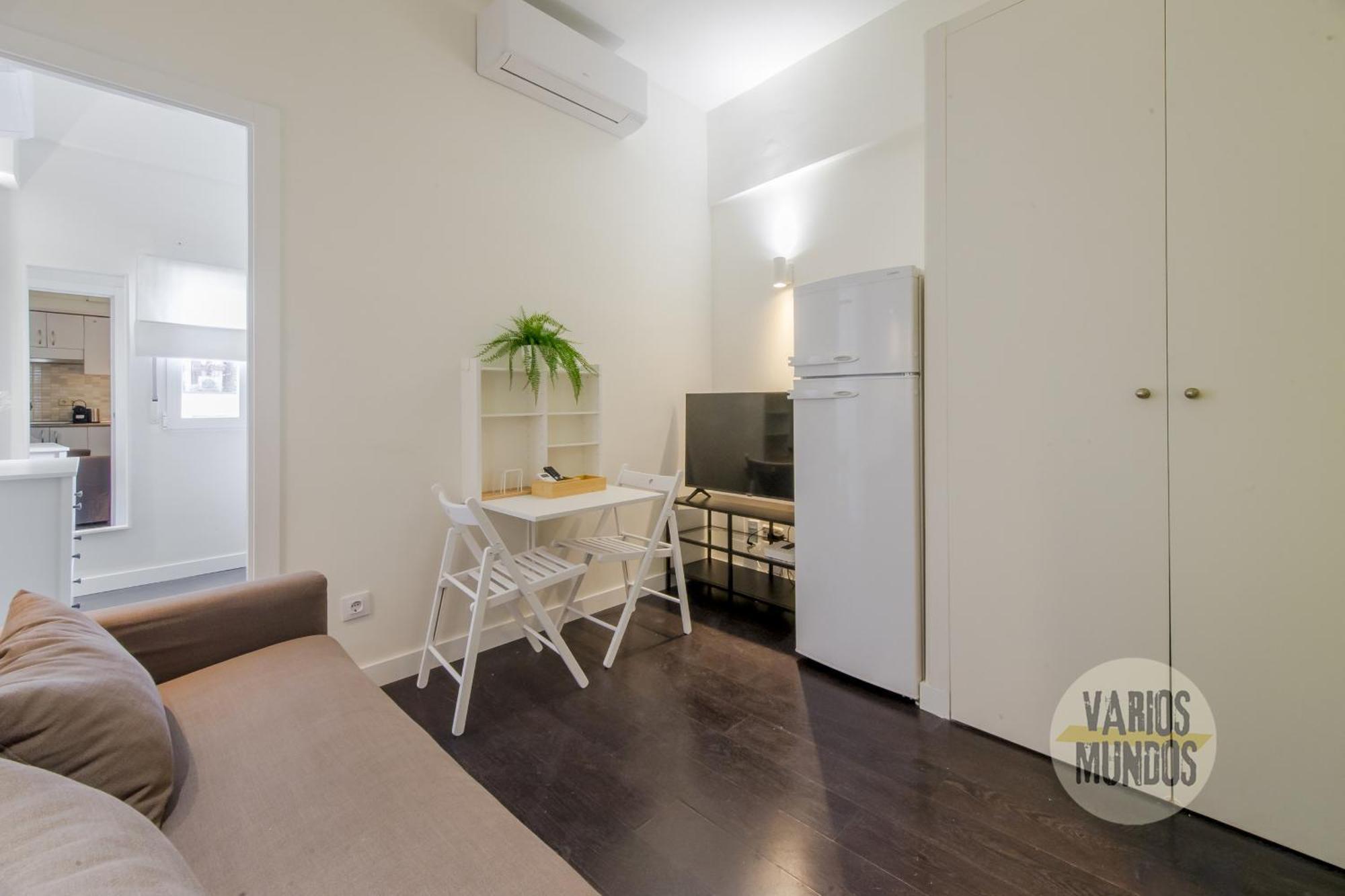 Confortable Apt Para 3 Pax A 1 Min De Gran Via Madrid Bagian luar foto